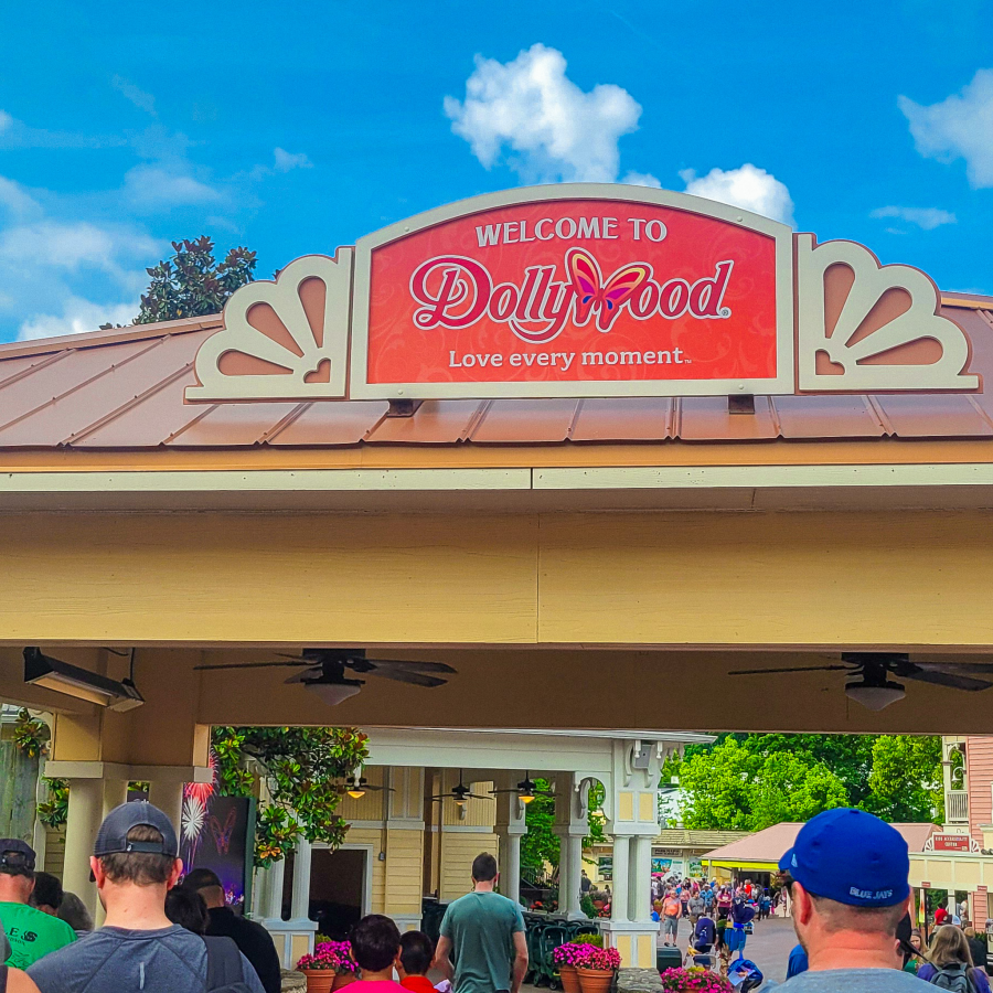 Can You Bring a Backpack Into Dollywood?